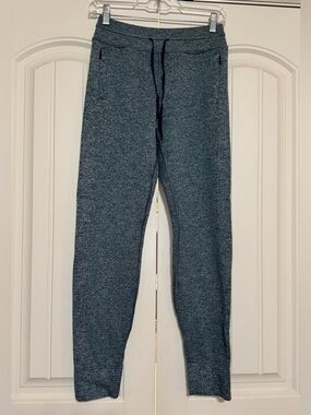 Lululemon Engineered Warmth Jogger in Submarine / White Size 2